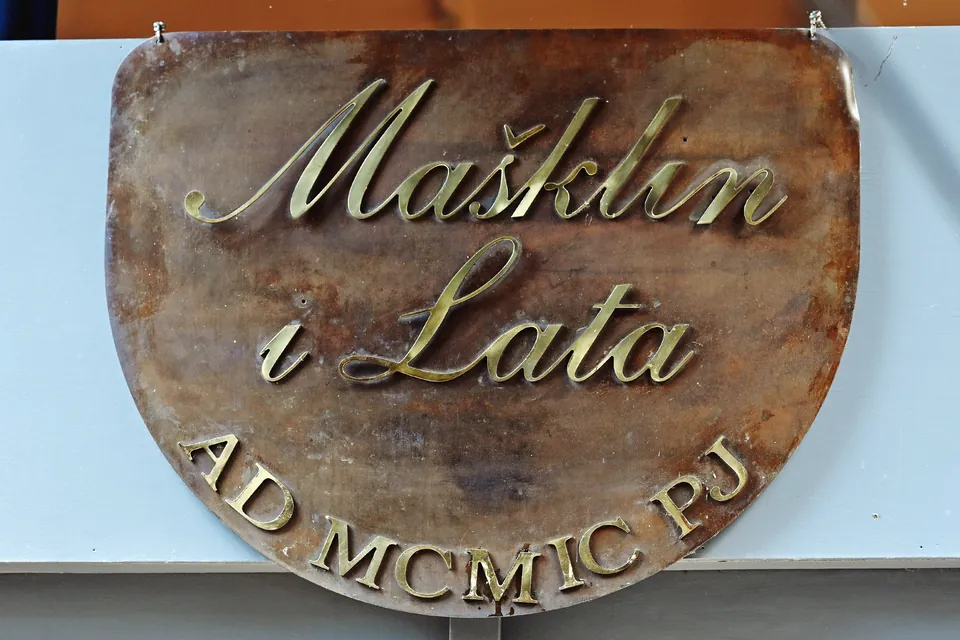 Ploča s imenom Mašklin i Lata