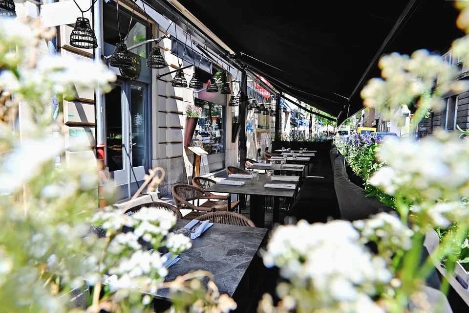 Terasa Bistroa Lata s cvijećem u Preradovićevoj